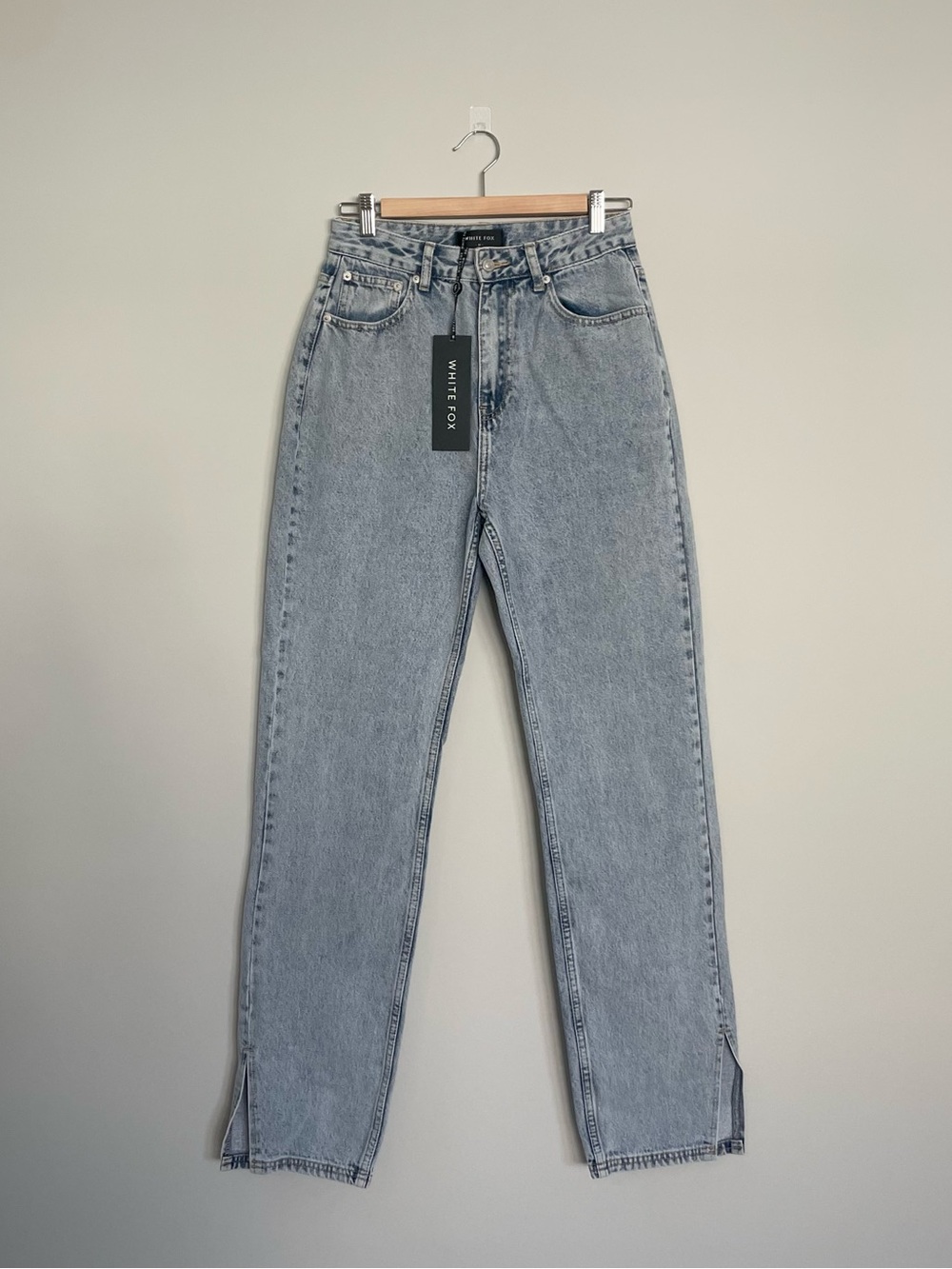 White Fox “Be Cool” Straight Leg Denim Jeans in Washed Blue - M
